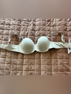 Victoria's Secret Cream Convertible T-Shirt Bra